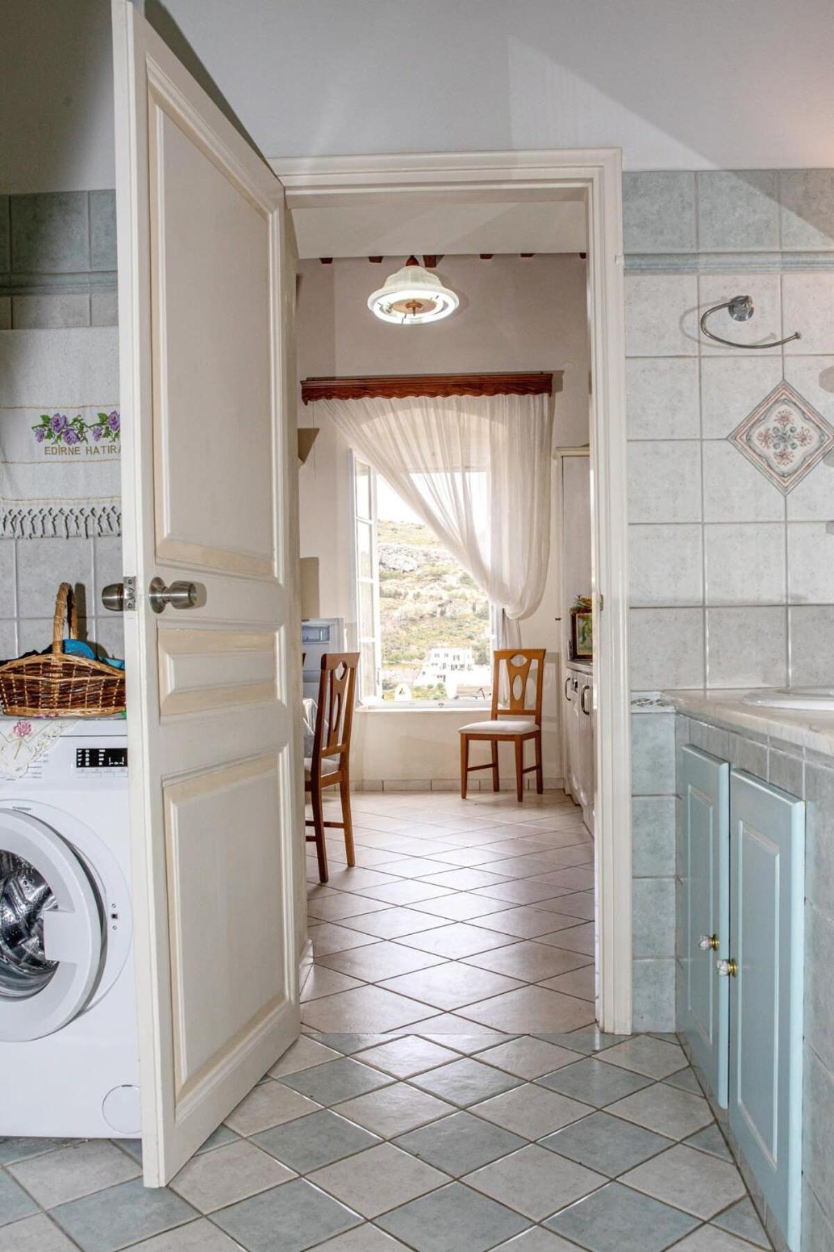 Neoclassical Splendor Unique Experience In Leros Panteli Exterior photo